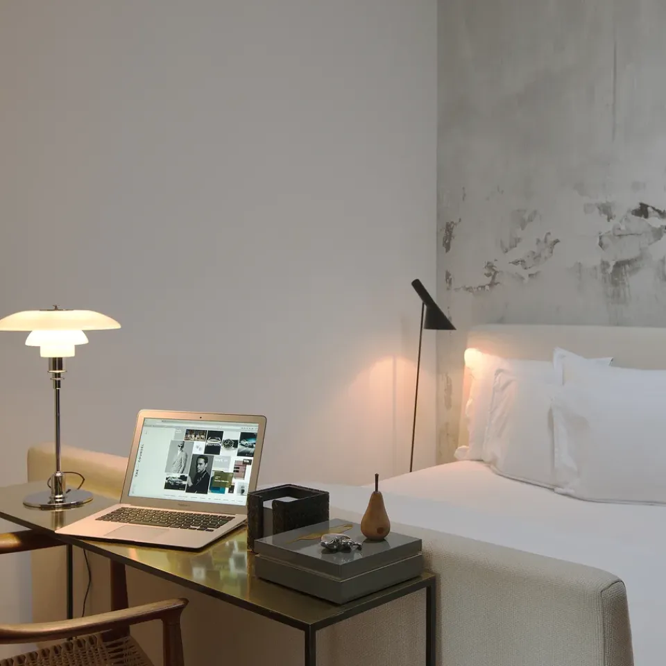 Reading Lamps|Floor Lamps^Louis Poulsen AJ floor lamp, Black