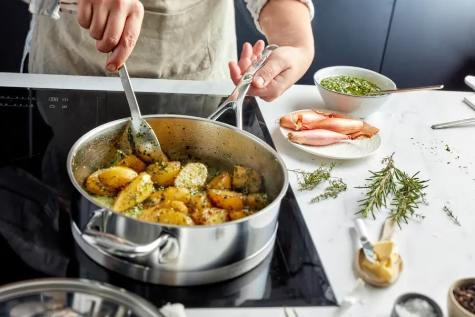 Outlet Demeyere Atlantis 7 sauté pan with lid stainless steel, Ø28 cm Silver-coloured