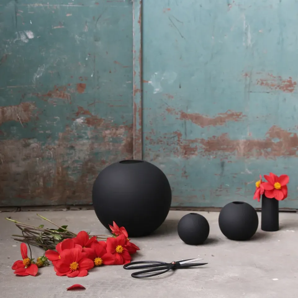 Best Cooee Design Ball vase , 10 cm Black