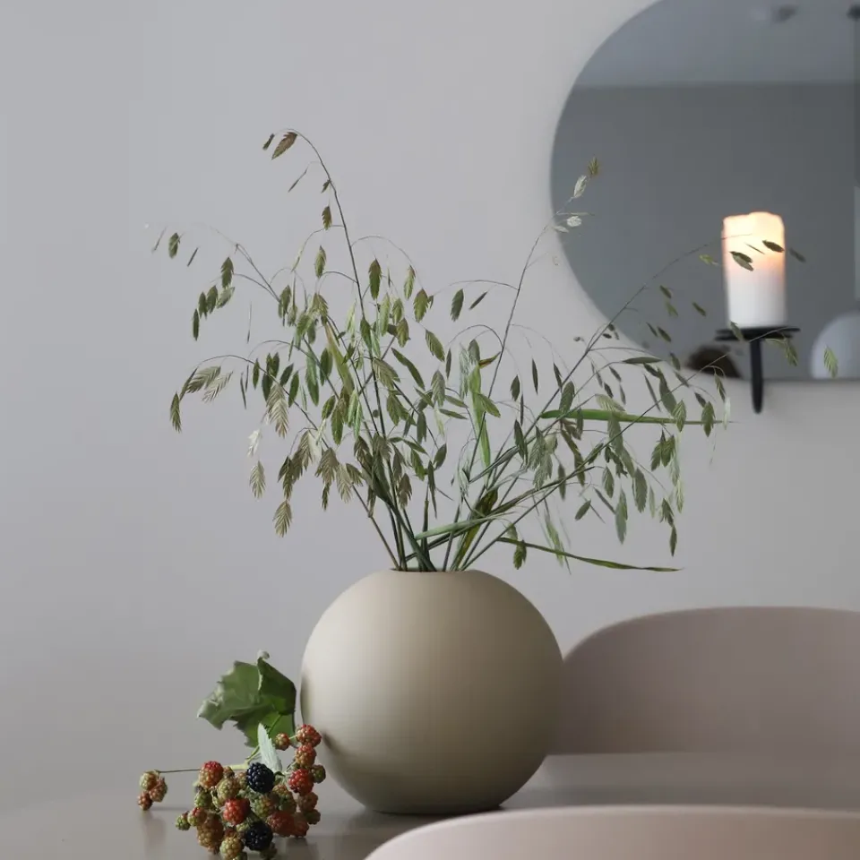 New Cooee Design Ball vase sand, 20 cm Beige