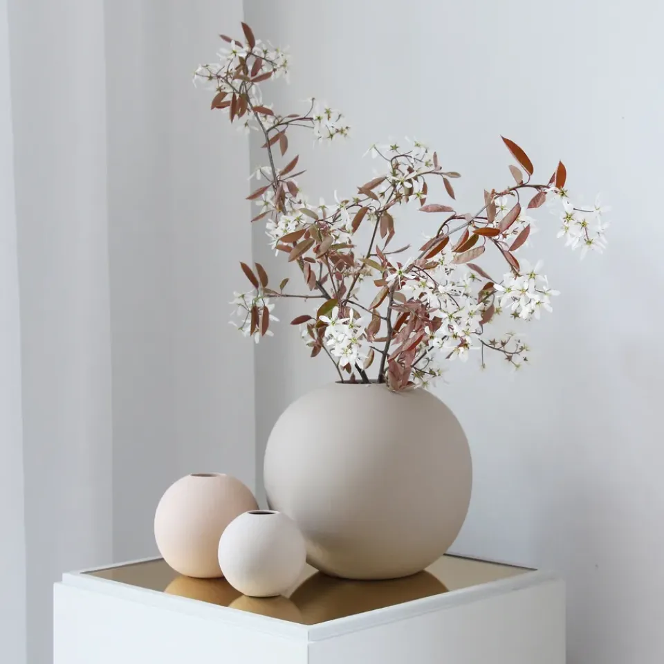 New Cooee Design Ball vase sand, 20 cm Beige