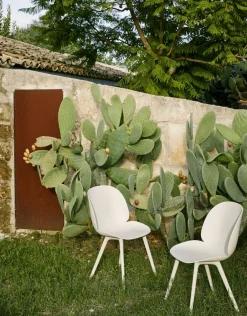 Outlet GUBI Beetle Dining Outdoor chair, Alabaster White