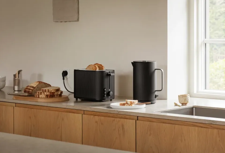 New Georg Jensen Bernadotte kettle, Black