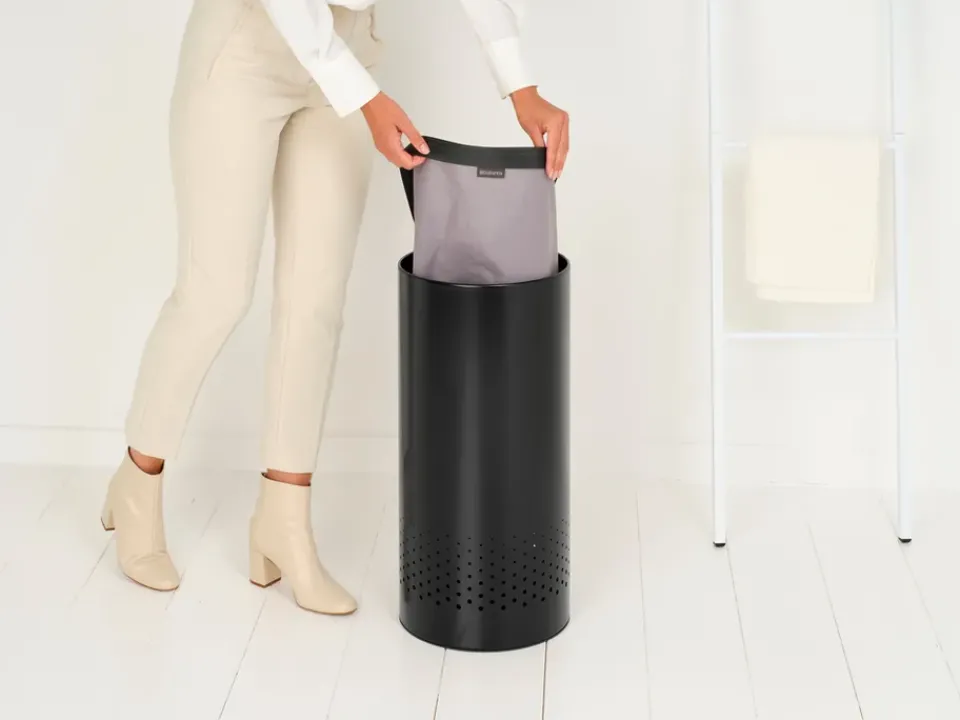 Discount Brabantia laundry basket with plastic lid 35 L, Matte Black