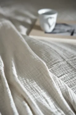 Bedspreads & Throws^Scandi Living Breeze throw 260x260cm, Off- White
