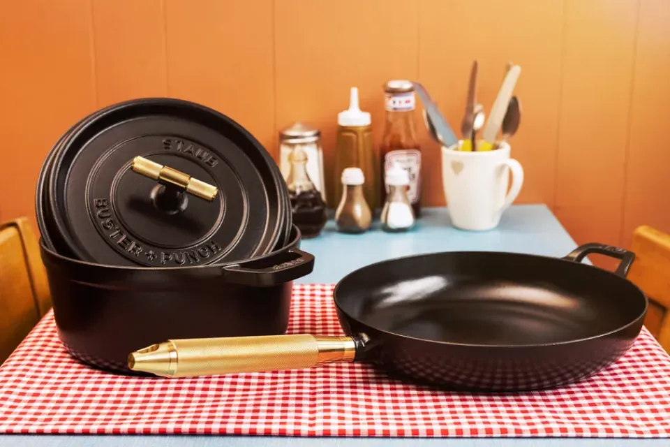 Cast Iron Pans^STAUB Buster & Punch cast iron frying pan black Ø28 cm, Brass handle BlackGold-coloured
