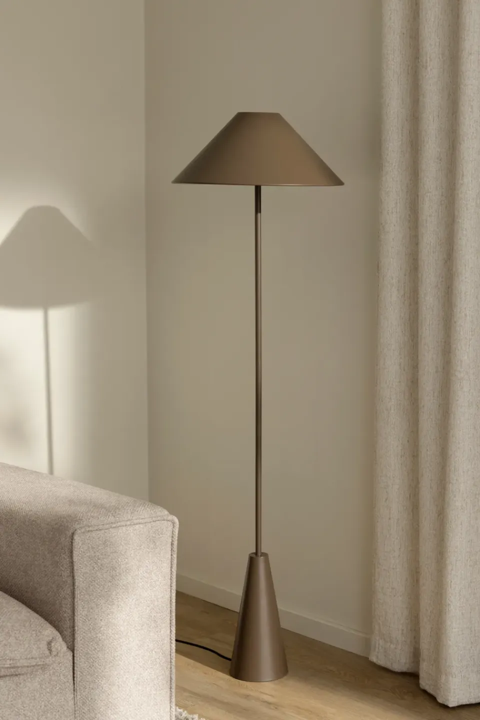 Outlet Globen Lighting Cannes floor lamp 140 cm, Mocha Brown