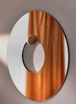 Outlet AYTM Castellum wall mirror Ø80 cm, Clear-oiled oak Transparent