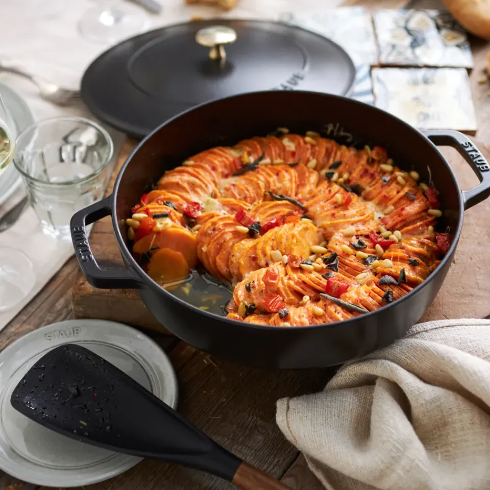 Saucier & Sauté Pans^STAUB Chistera sauce pan Ø28 cm 3.7 L, Black