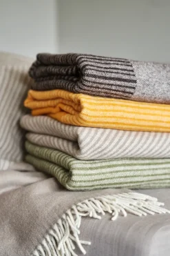 Best NJRD Circles wool throw 130x185 cm, Brown