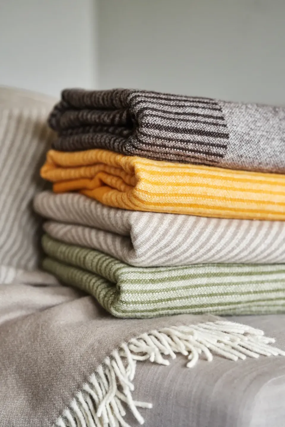 Best NJRD Circles wool throw 130x185 cm, Brown