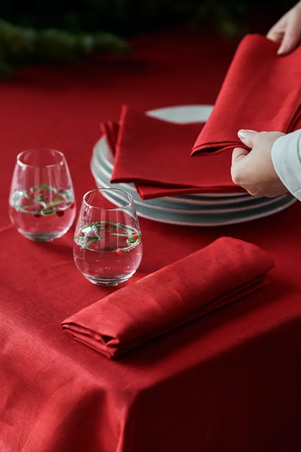 Christmas Tablecloths|Tablecloths^Scandi Living Clean tablecloth 145 x 250 cm, Red
