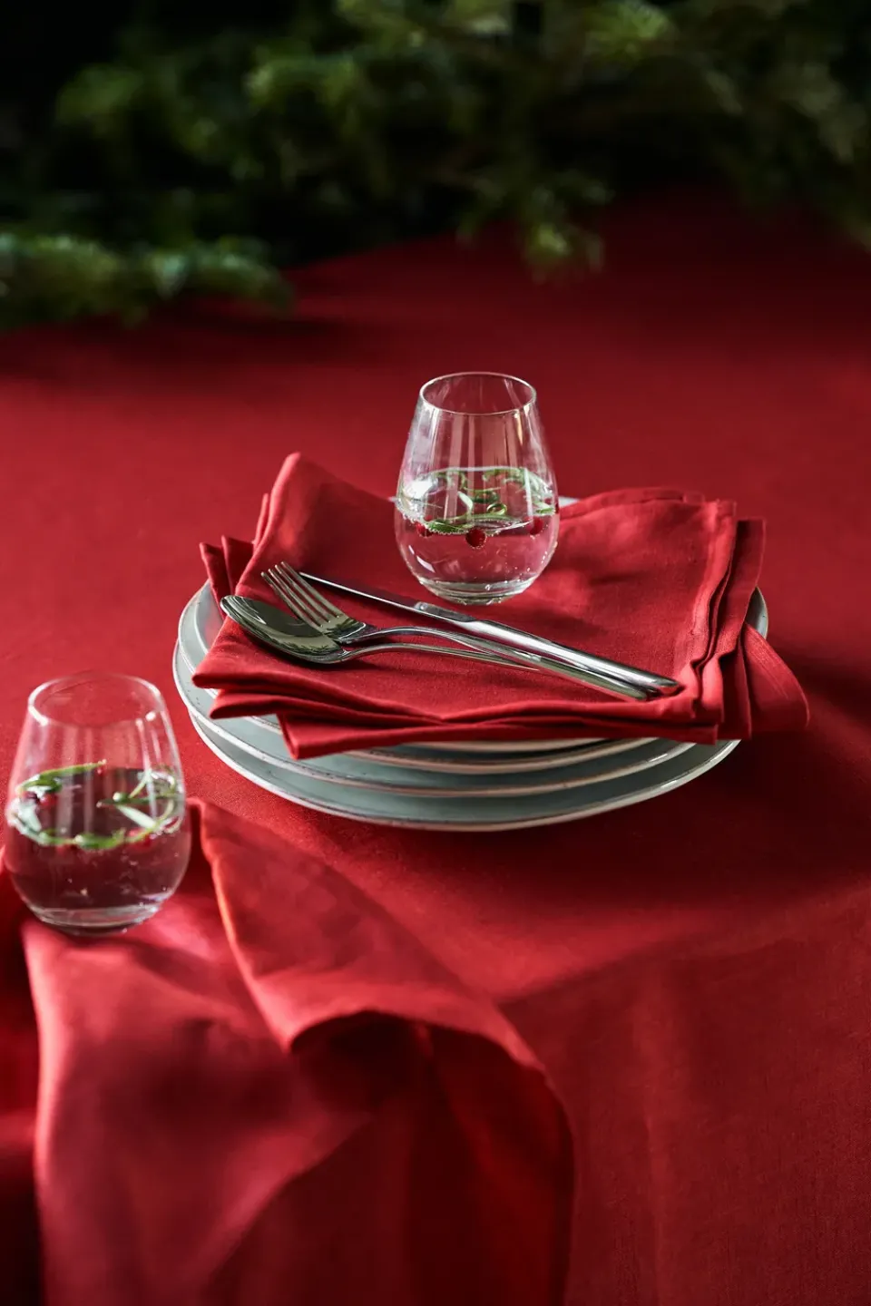 Christmas Tablecloths|Tablecloths^Scandi Living Clean tablecloth 145 x 250 cm, Red