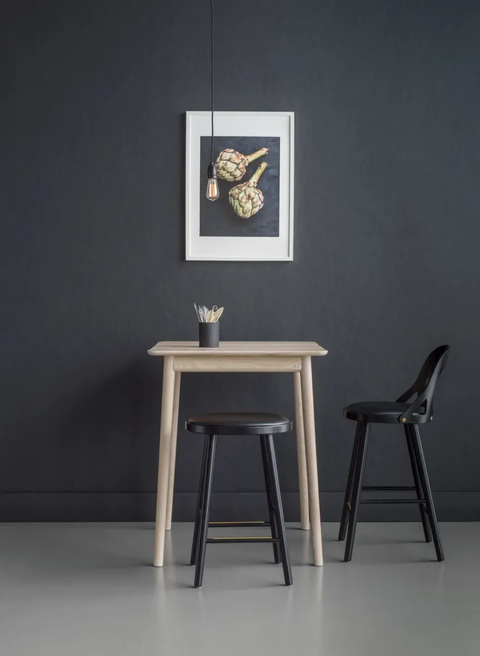 Online Hans K Colibri bar stool 63 cm, Stained oak- pad Black