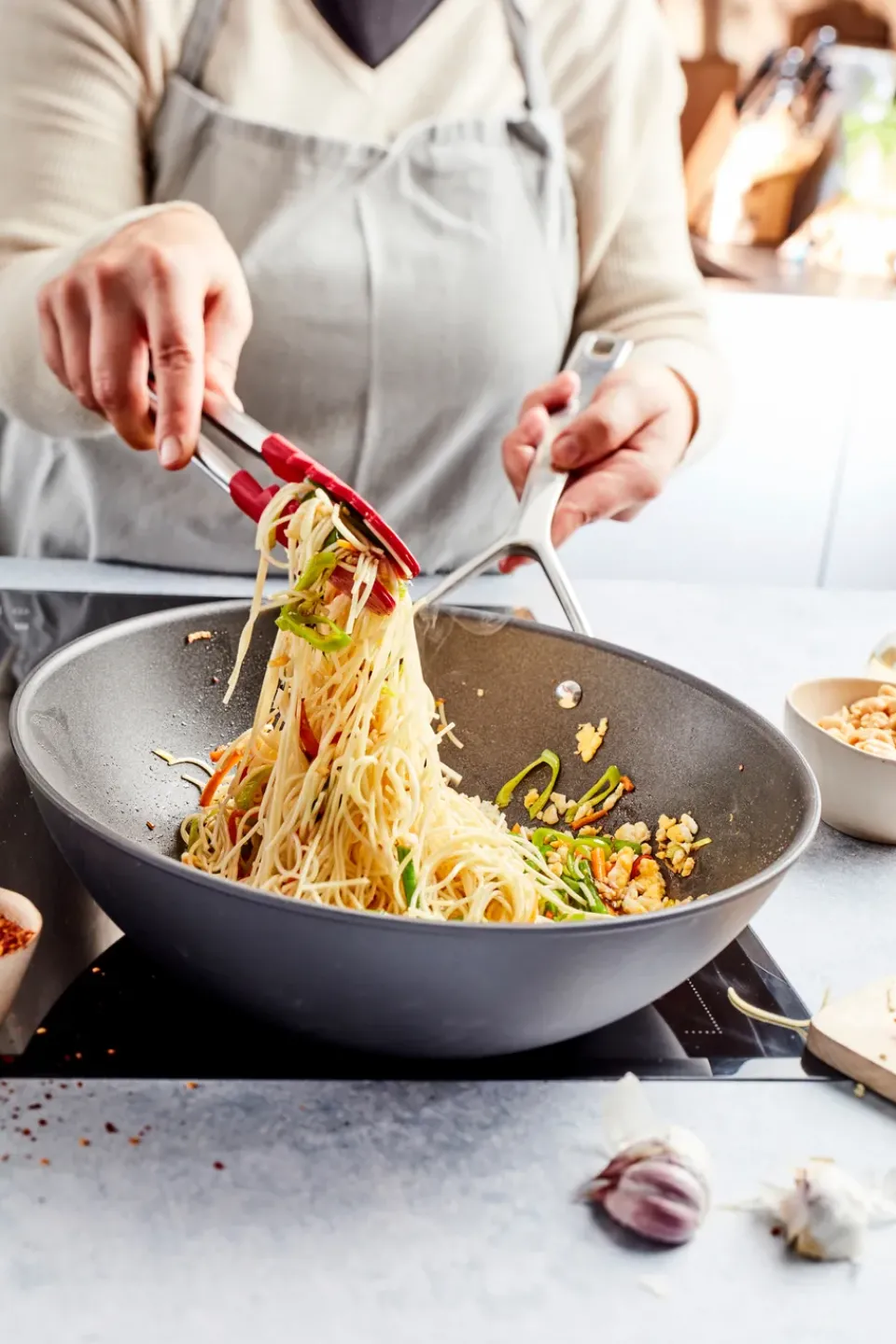 New Demeyere Alu Pro wok pan, 30 cm Black