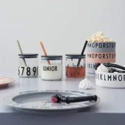 Online Design Letters straw with lid, Black