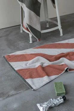 Online Mette Ditmer Diagonal bath mat 50x80 cm, Brick Brown