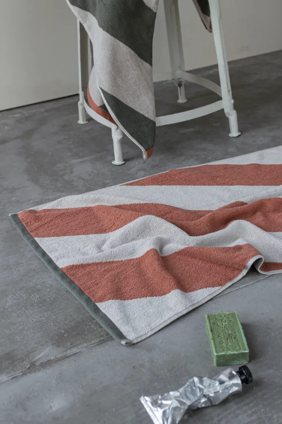 Online Mette Ditmer Diagonal bath mat 50x80 cm, Brick Brown