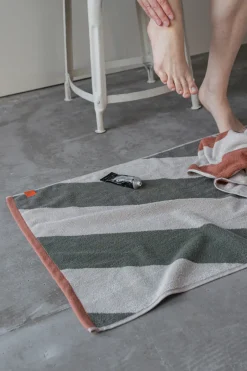 Bath Mats^Mette Ditmer Diagonal bath mat 50x80 cm, Dark olive Grey