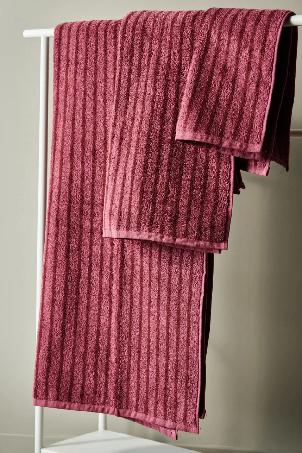 Outlet Scandi Living Drift bath towel 70x140 cm, Pink-red PinkRed