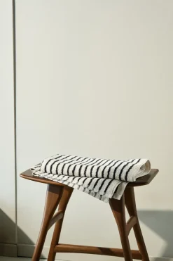 Discount Scandi Living Drift bath towel 70x140 cm, White-black WhiteBlack