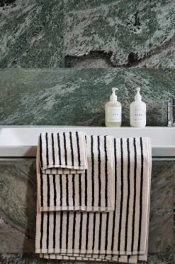 Discount Scandi Living Drift bath towel 70x140 cm, White-black WhiteBlack
