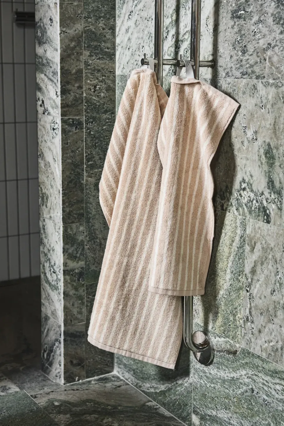 Discount Scandi Living Drift towel 50x70 cm, Beige-white BeigeWhite