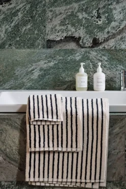 Outlet Scandi Living Drift towel 50x70 cm, White-black WhiteBlack