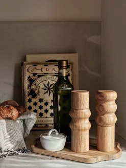 Broste Copenhagen Edgar salt and pepper grinder 20 cm, Natural oiled oak Beige