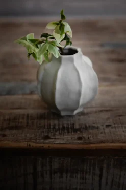 Vases^ERNST vase dented stripe, 10 cm Beige
