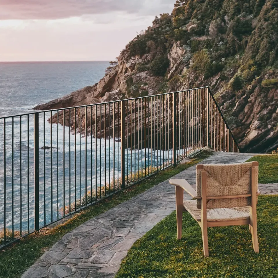 Discount GUBI F-chair Outdoor lounge chair, Teak Brown