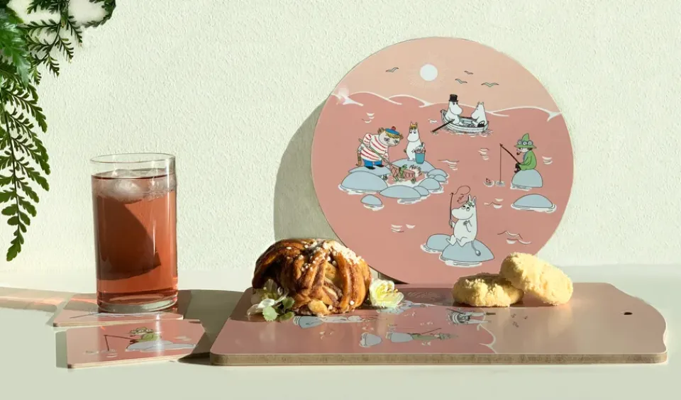 Trays^Opto Design Fiske Moomin summer 2022 tray 20x27 cm, Pink PinkMulti