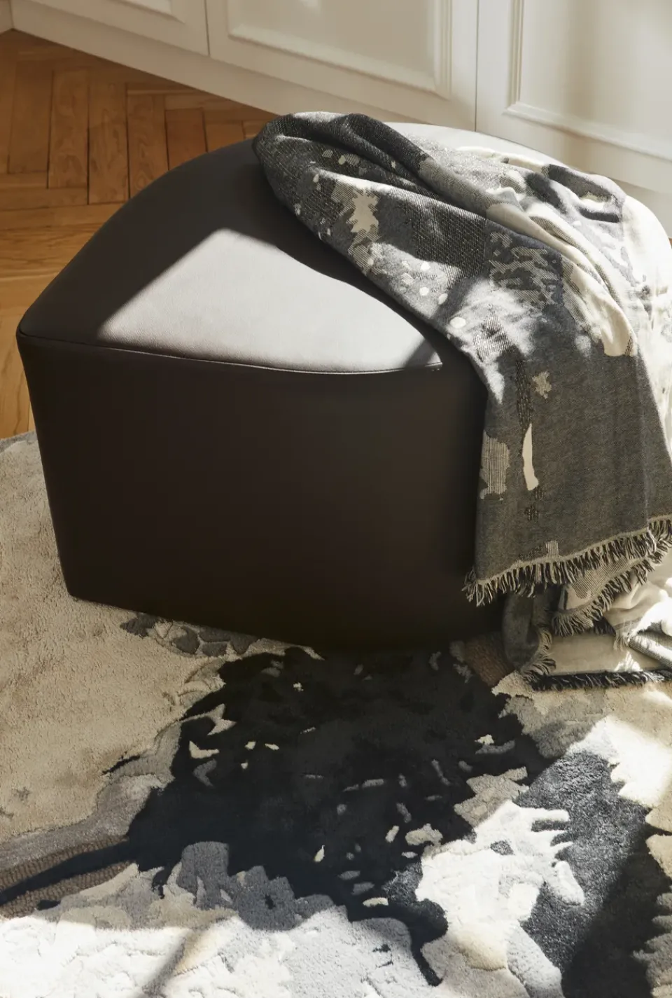 AYTM Floreo throw 130x170 cm, White- Grey