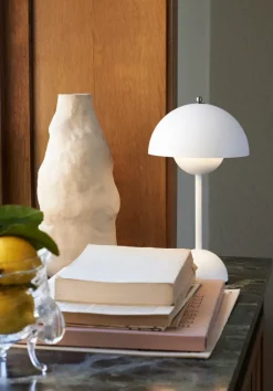 Hot &Tradition Flowerpot portable table lamp VP9, matte White