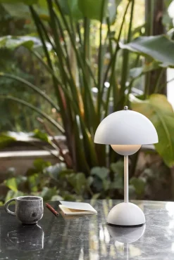 Hot &Tradition Flowerpot portable table lamp VP9, matte White