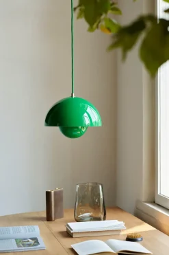 Pendant Lamps^&Tradition Flowerpot VP1 pendant lamp, Signal Green