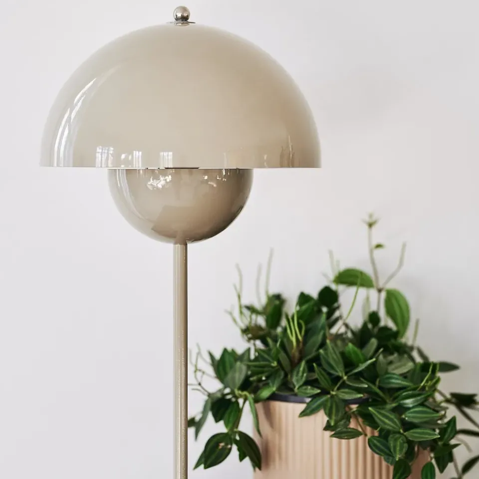 Hot &Tradition FlowerPot VP3 table lamp, grey-beige BeigeGrey