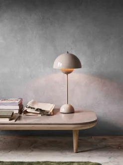 Hot &Tradition FlowerPot VP3 table lamp, grey-beige BeigeGrey