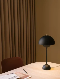 Desk Lamps^&Tradition FlowerPot VP3 table lamp, matte Black