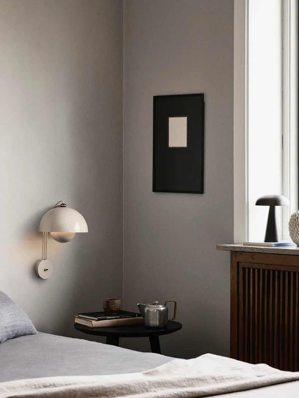 &Tradition Flowerpot VP8 wall lamp, Grey Beige
