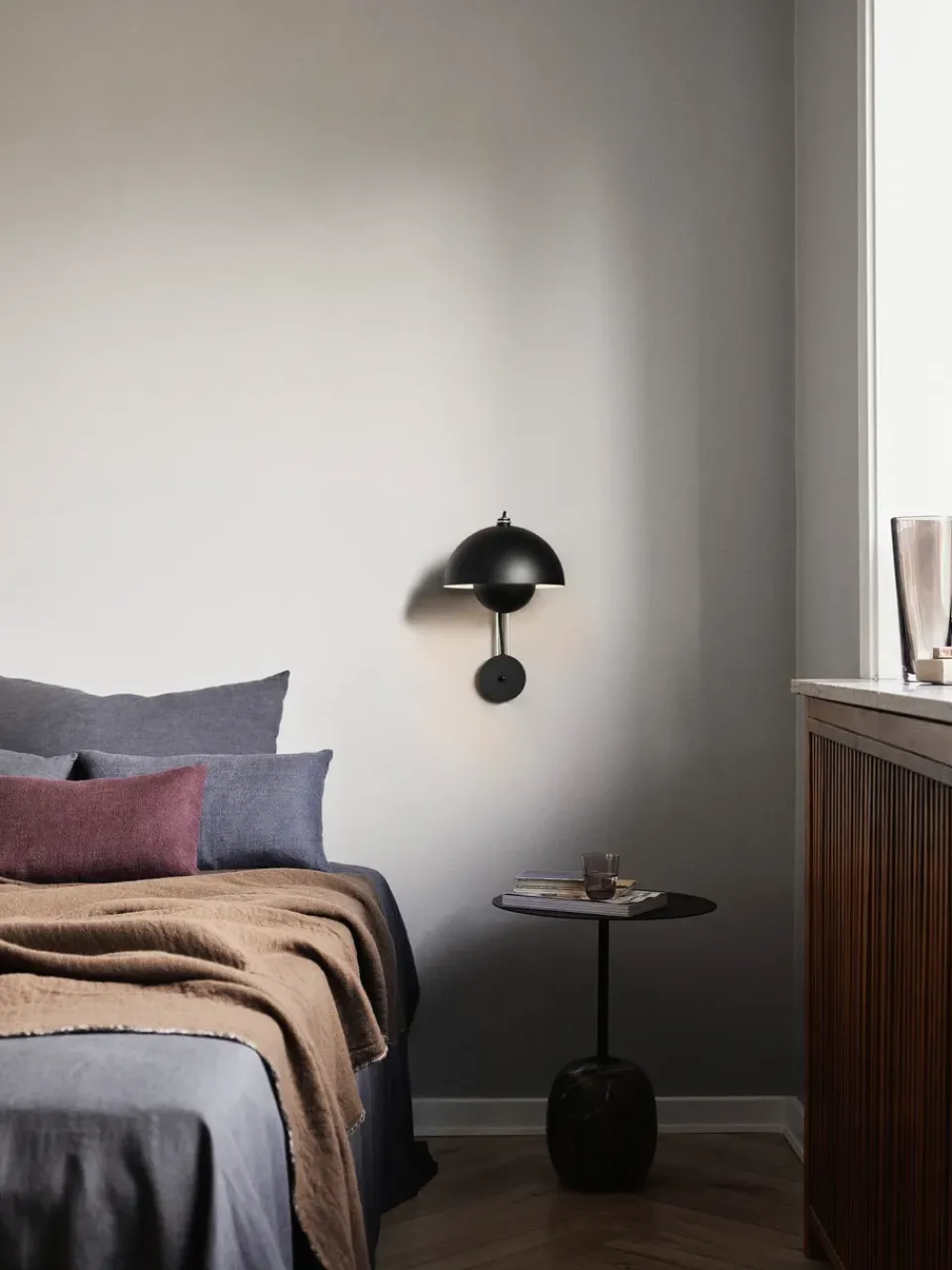 Best &Tradition Flowerpot VP8 wall lamp, Matte Black