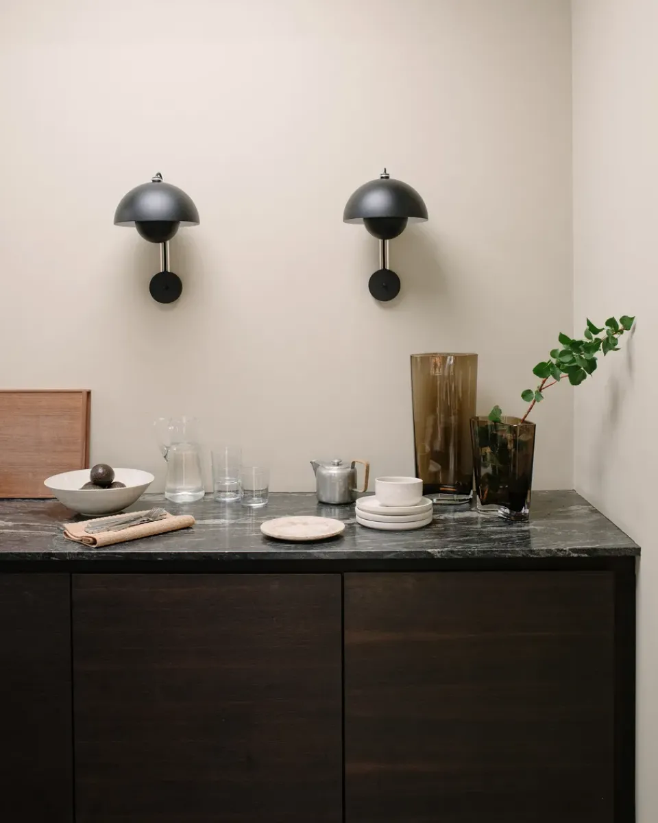 Best &Tradition Flowerpot VP8 wall lamp, Matte Black