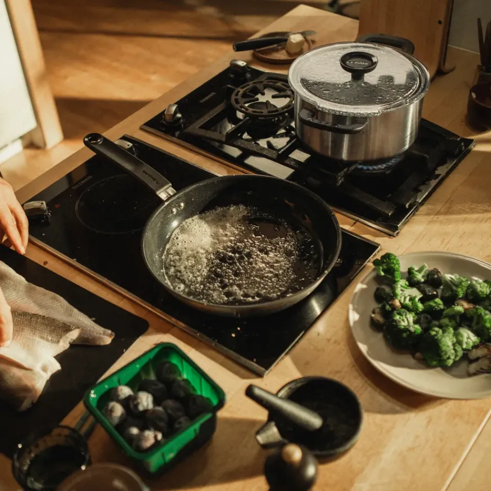 Discount Fiskars Functional Form ceramic frying pan, 26 cm Black