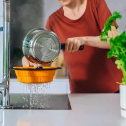 Hot Fiskars Functional Form colander, Black OrangeBlack
