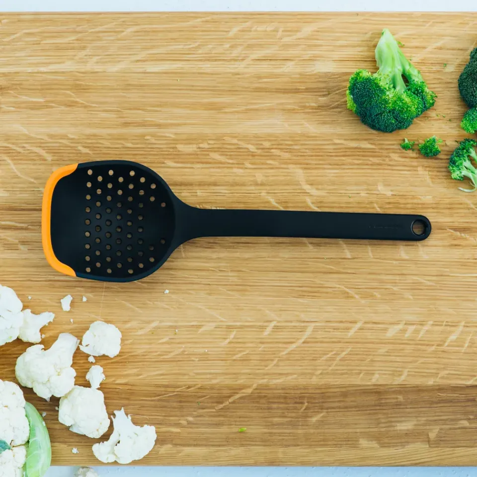 Fiskars Functional Form cooking spoon 29.6 cm, Black OrangeBlack