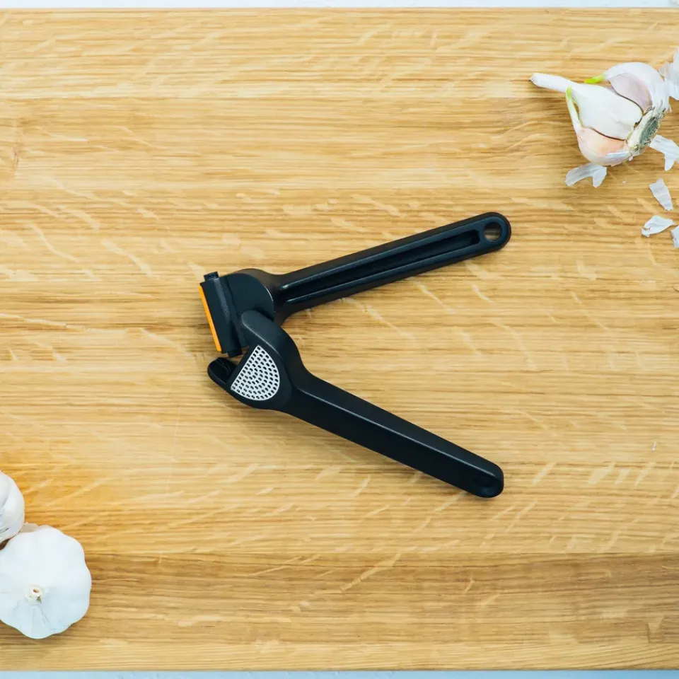 Online Fiskars Functional Form garlic press 24 cm, Black
