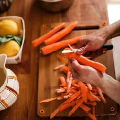 Outlet Fiskars Functional Form peeling knife, 8 cm Black