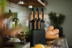 Fiskars Functional Form plastic knife block with 5 knives, 6 pieces Black