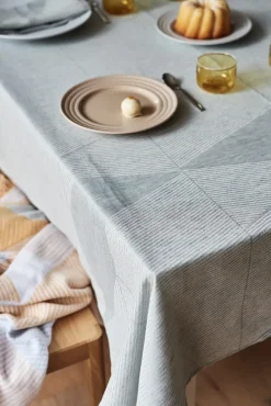 Clearance NJRD Geometric tablecloth 147x250 cm, Blue-white BlueWhite
