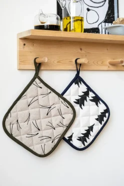Oven Mitts, Gloves & Pot Holders^Fine Little Day Gran quilted oven mitt 21x21 cm, White-black BlackWhite